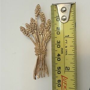 Gold tone wheat brooch